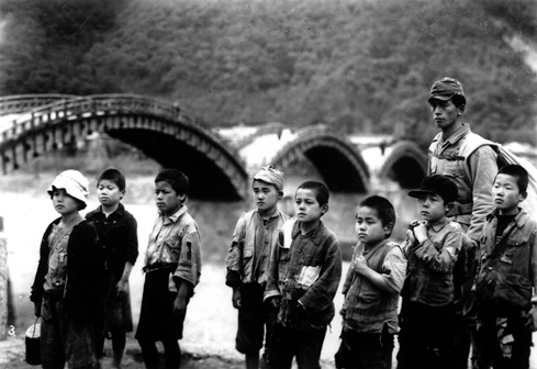 蜂の巣の子供たち（84分／35mm）